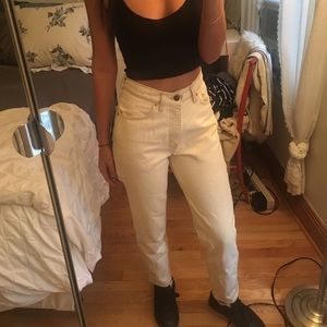 Cream Women’s Vintage Levi’s, Size 5